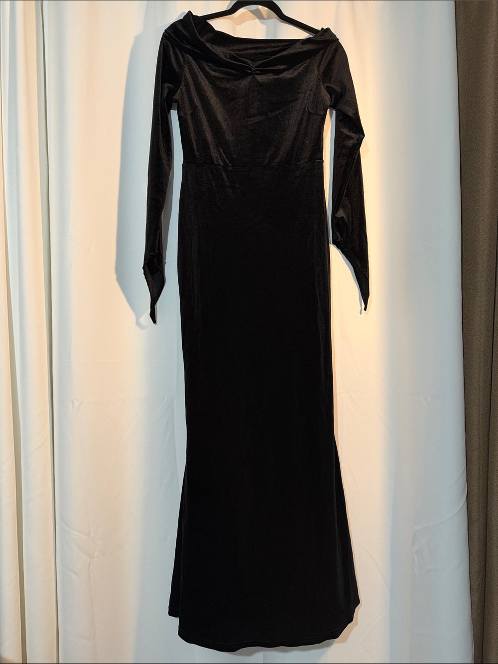 Black Velvet Long Sleeve Goth Witchy Evening Dress SZM B5